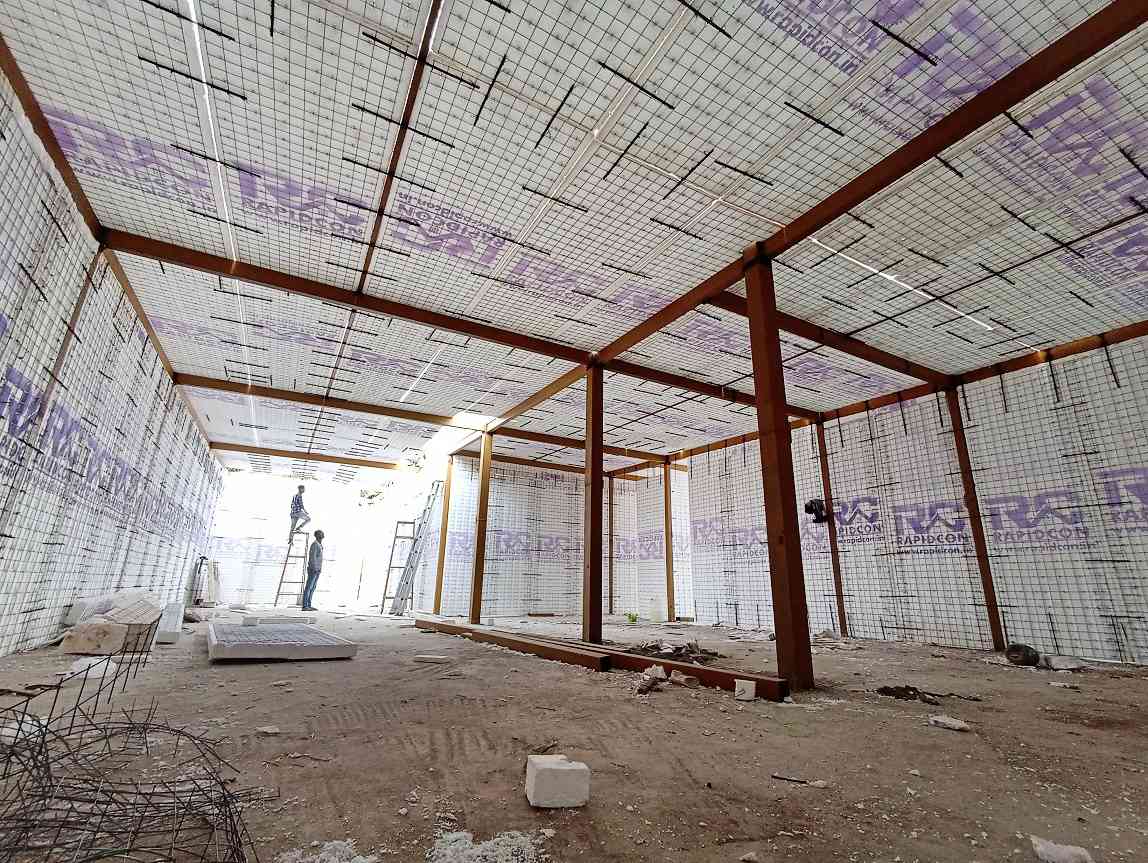 Laying EPS wire mesh panels for a lightweight, load-bearing structural floor slab.